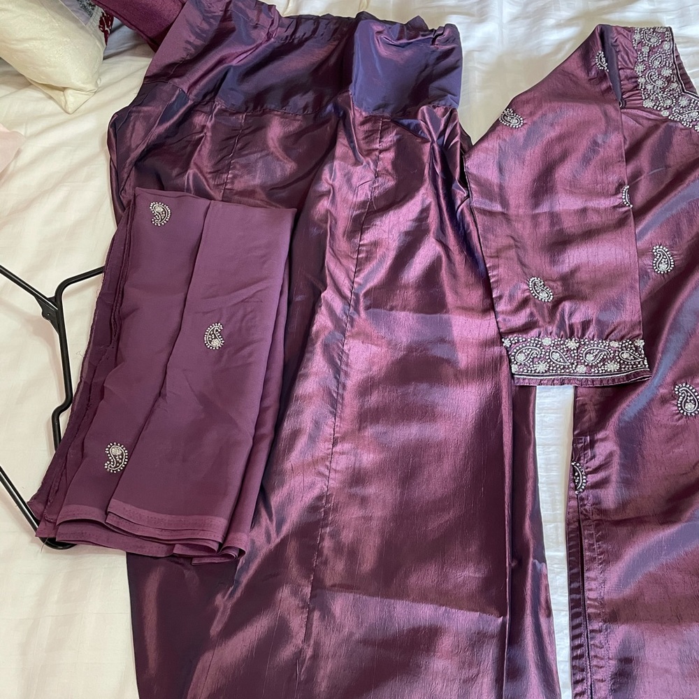 Indian Suit - Picture 2 of 6